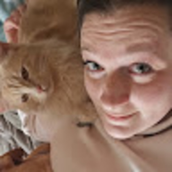 Meet your Posher, Cassandra - Picture 1 of 1